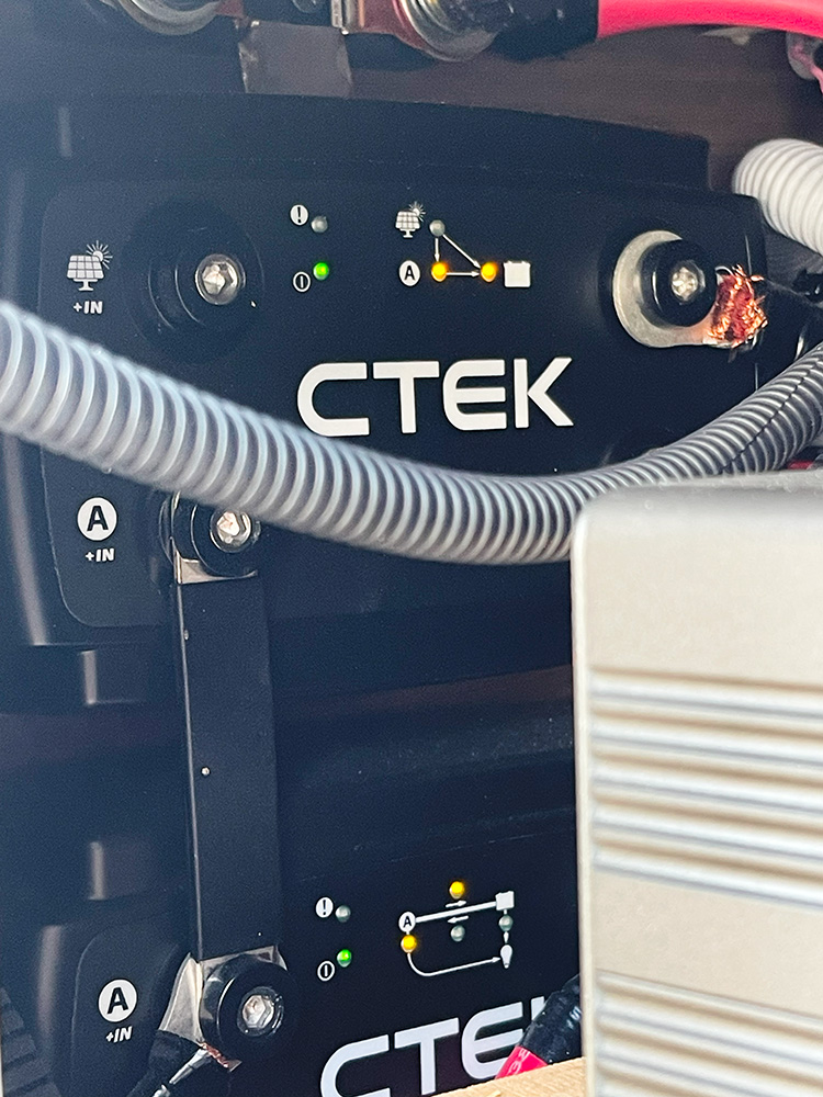 CTEK走行充電器